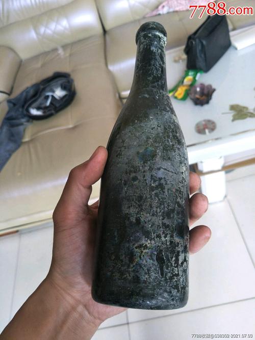元代琉璃瓶玻璃瓶像极了今天的啤酒瓶子元代酒瓶酒文化佛教用品