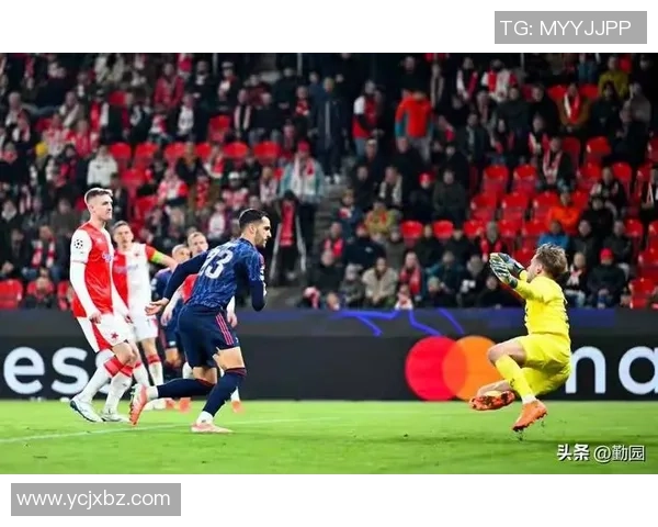 欧冠大战：那不勒斯狂胜皇马六比二乌龙球引爆全场激情瞬间