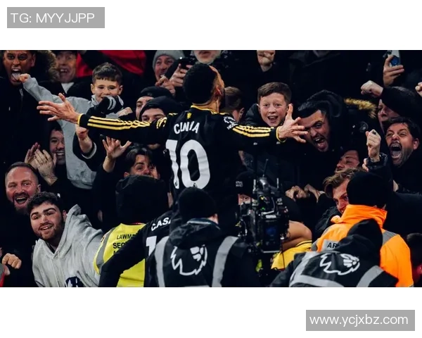 曼联狂胜尤文图斯6-2补时绝杀引发全场疯狂庆祝